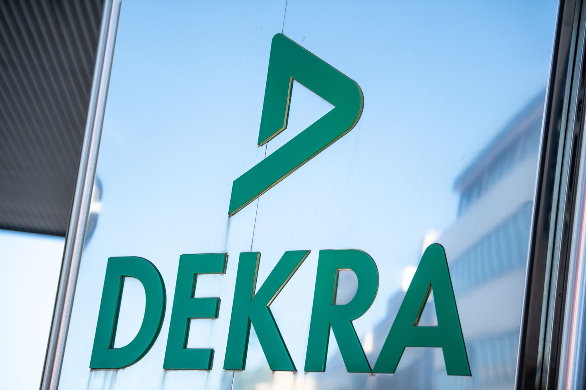 Dekra verbucht nach 16 Jahren erstmals ein Umsatzminus