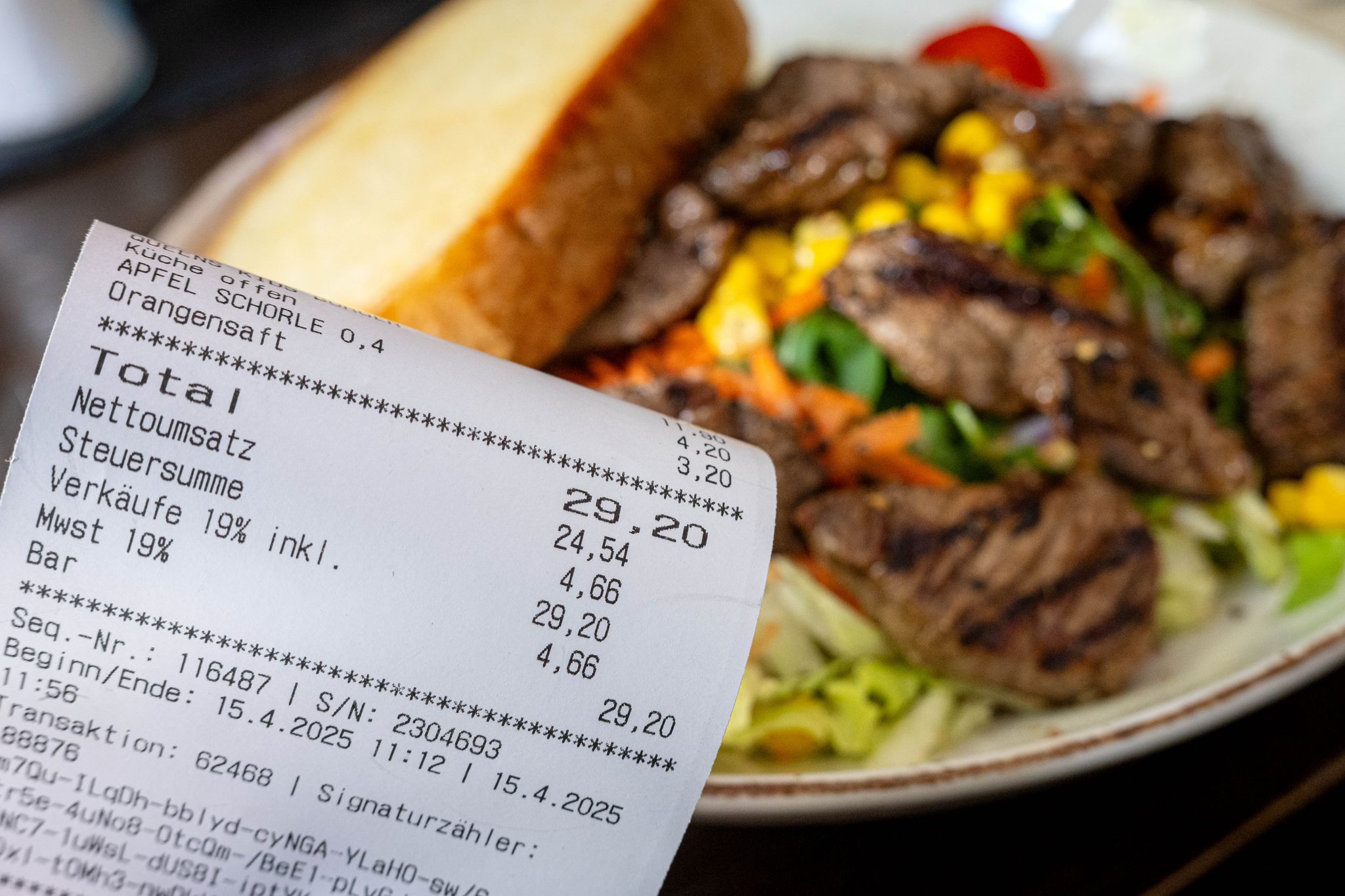 Kunden wollen öfter essen gehen – doch Preise bleiben hoch