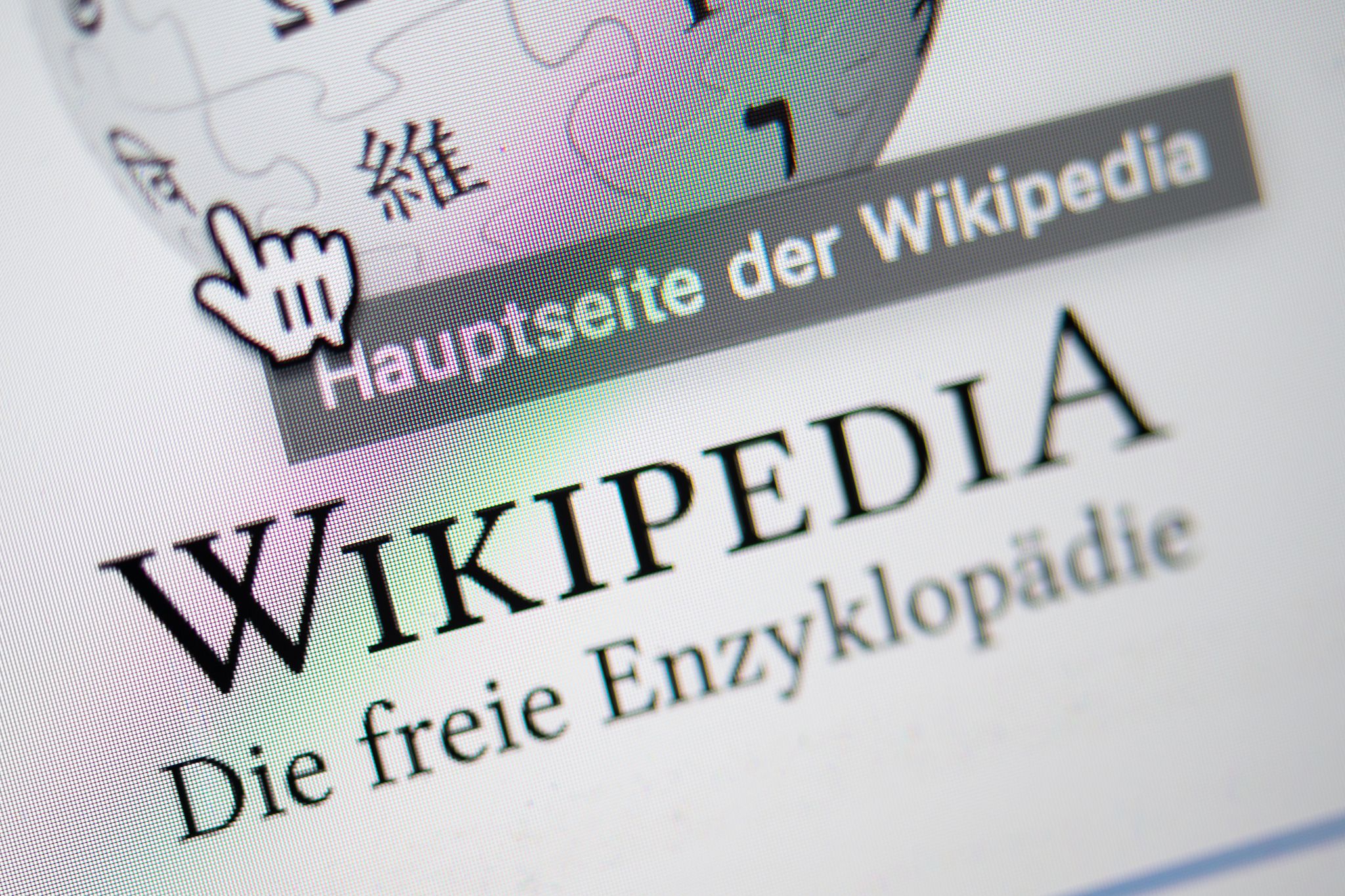 Wikipedia mit 25 unter Druck durch KI-Konkurrenz