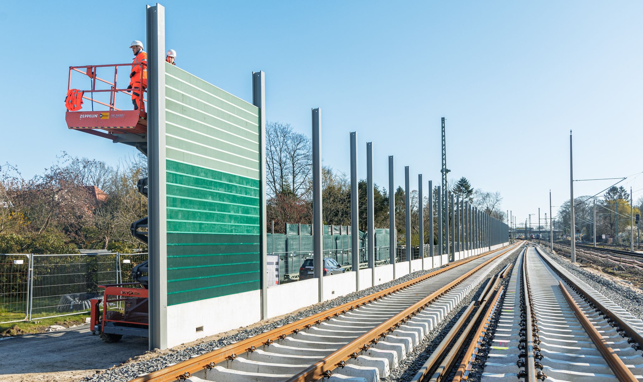 70 Kilometer Lärmschutzwände an Bahnstrecken gebaut