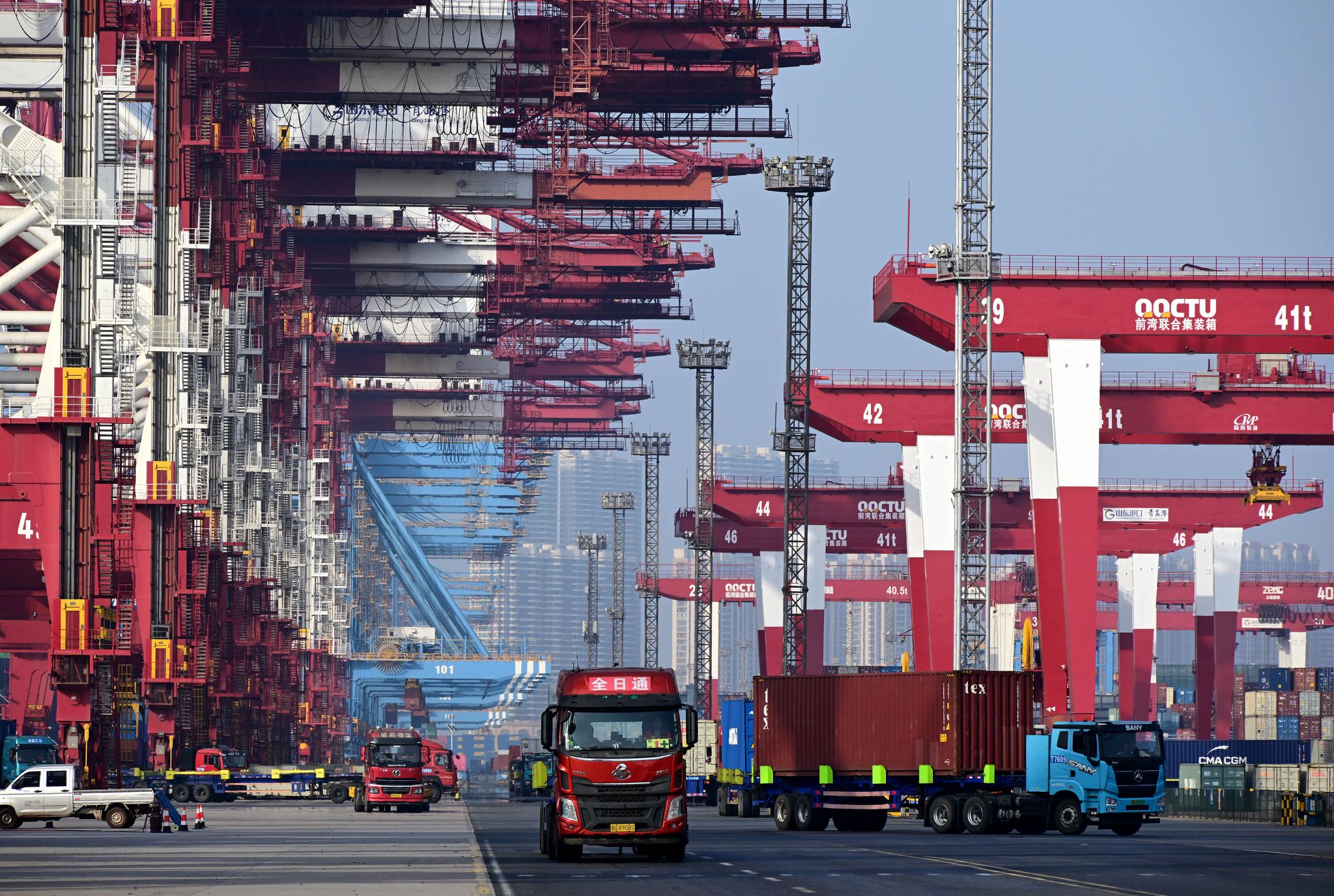 Chinas Außenhandel schlägt Erwartungen – Fokus auf USA