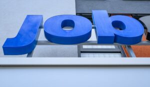 Frauen und Migranten oft überqualifiziert im Job