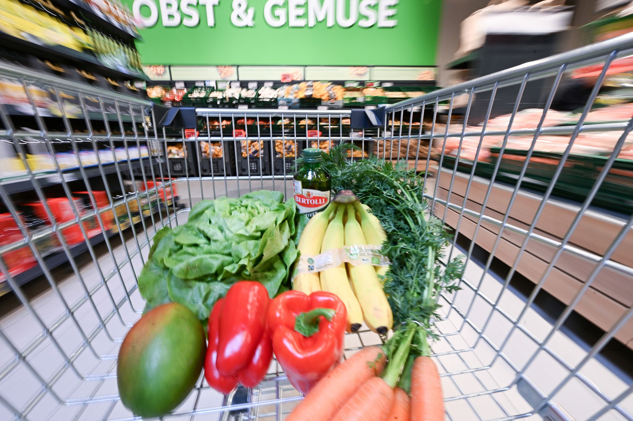 Verbraucher kaufen wegen teurer Lebensmittel anders ein