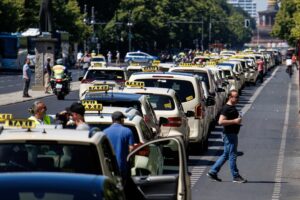 Branche in der Krise: Taxi-Korsos in einem Dutzend Städte