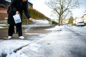 Streusalz wird in Baumärkten teilweise knapp
