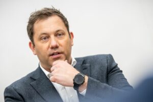 Verbrenner-Aus: Klingbeil erwartet Zugeständnis der Konzerne