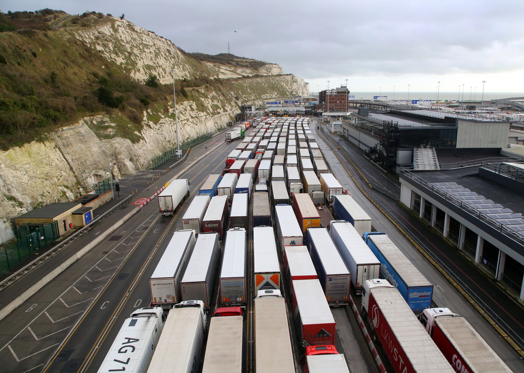 Brexit: Staus am Ärmelkanal schon vor Übergangs-Ende