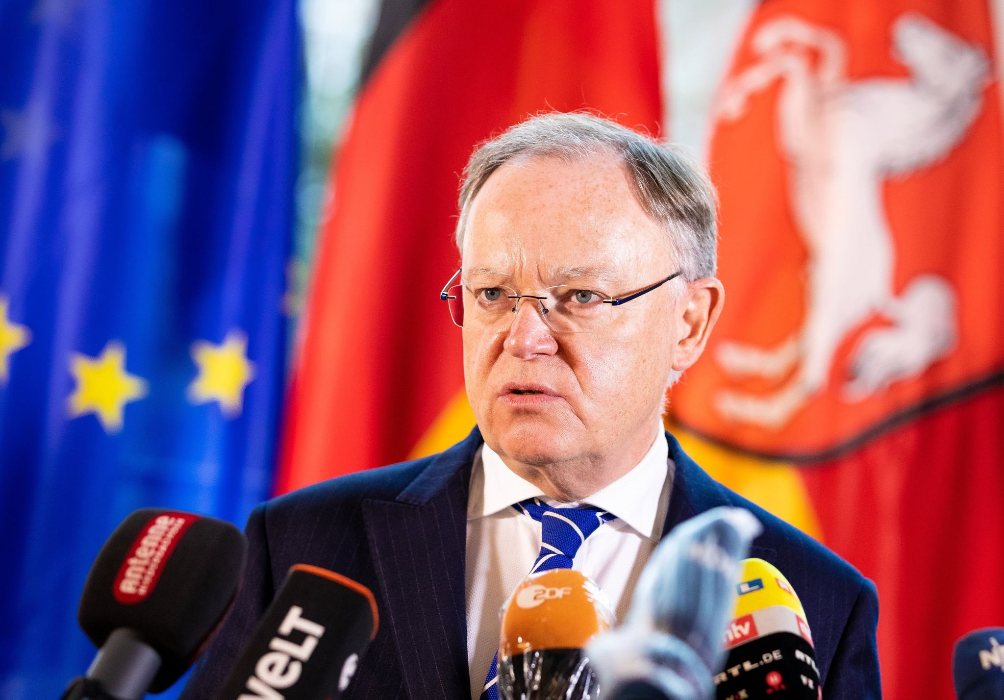 Stephan Weil: VW kann Wende schaffen, Zulieferer in Gefahr