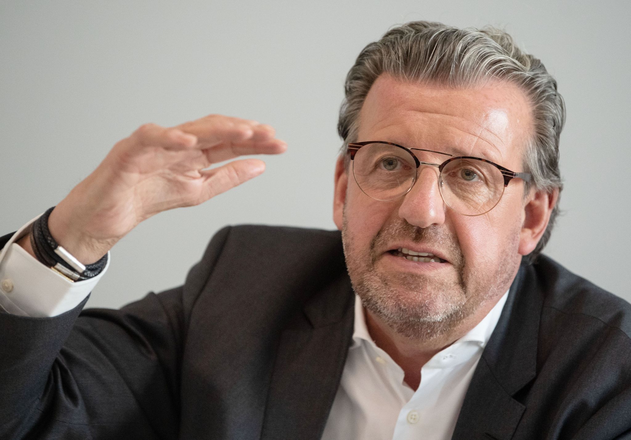 Gesamtmetall-Chef: Impfstoff wird nicht alle Probleme lösen