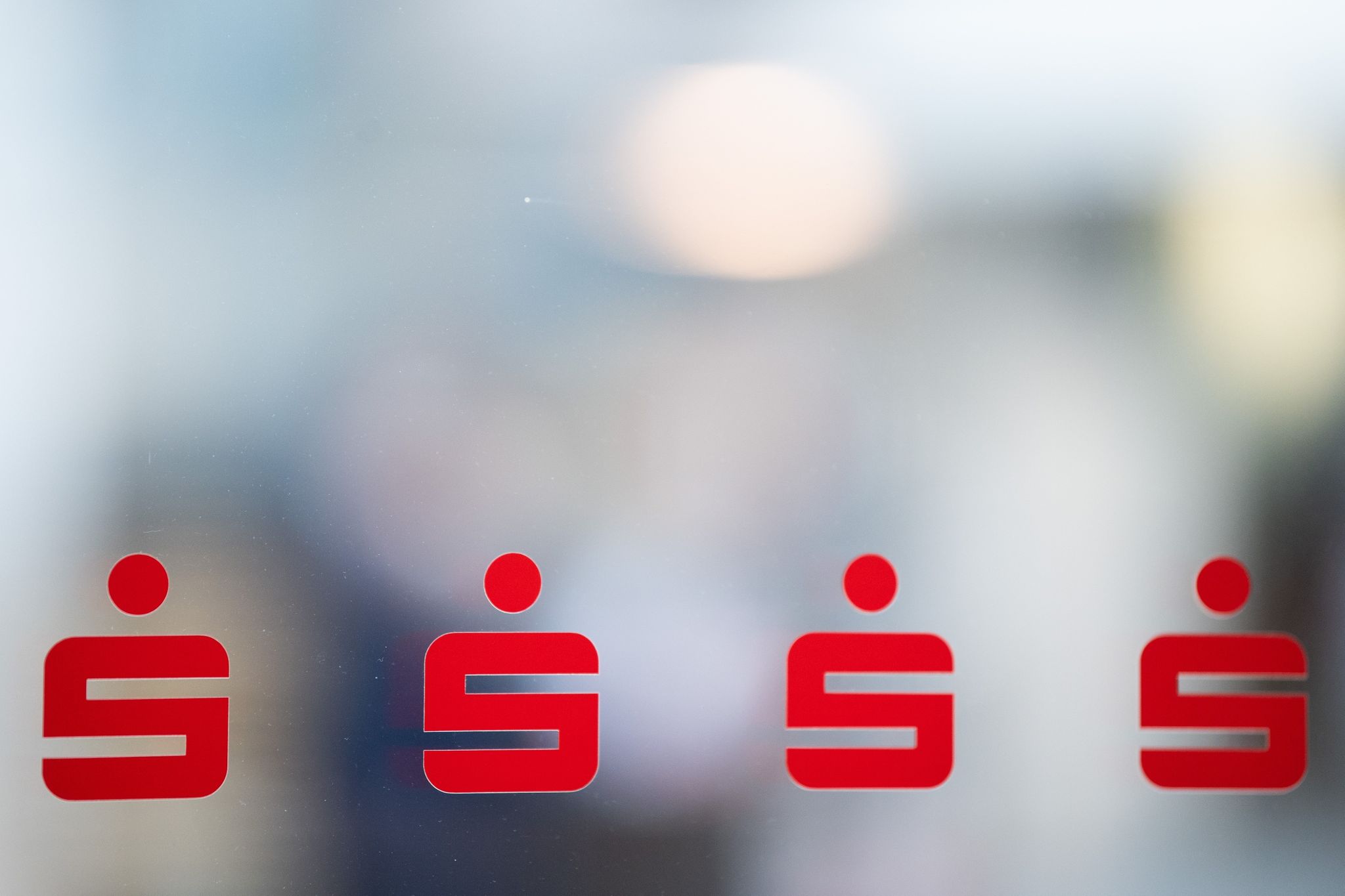 Kritik an Sparkassen im Konflikt um Prämiensparverträge