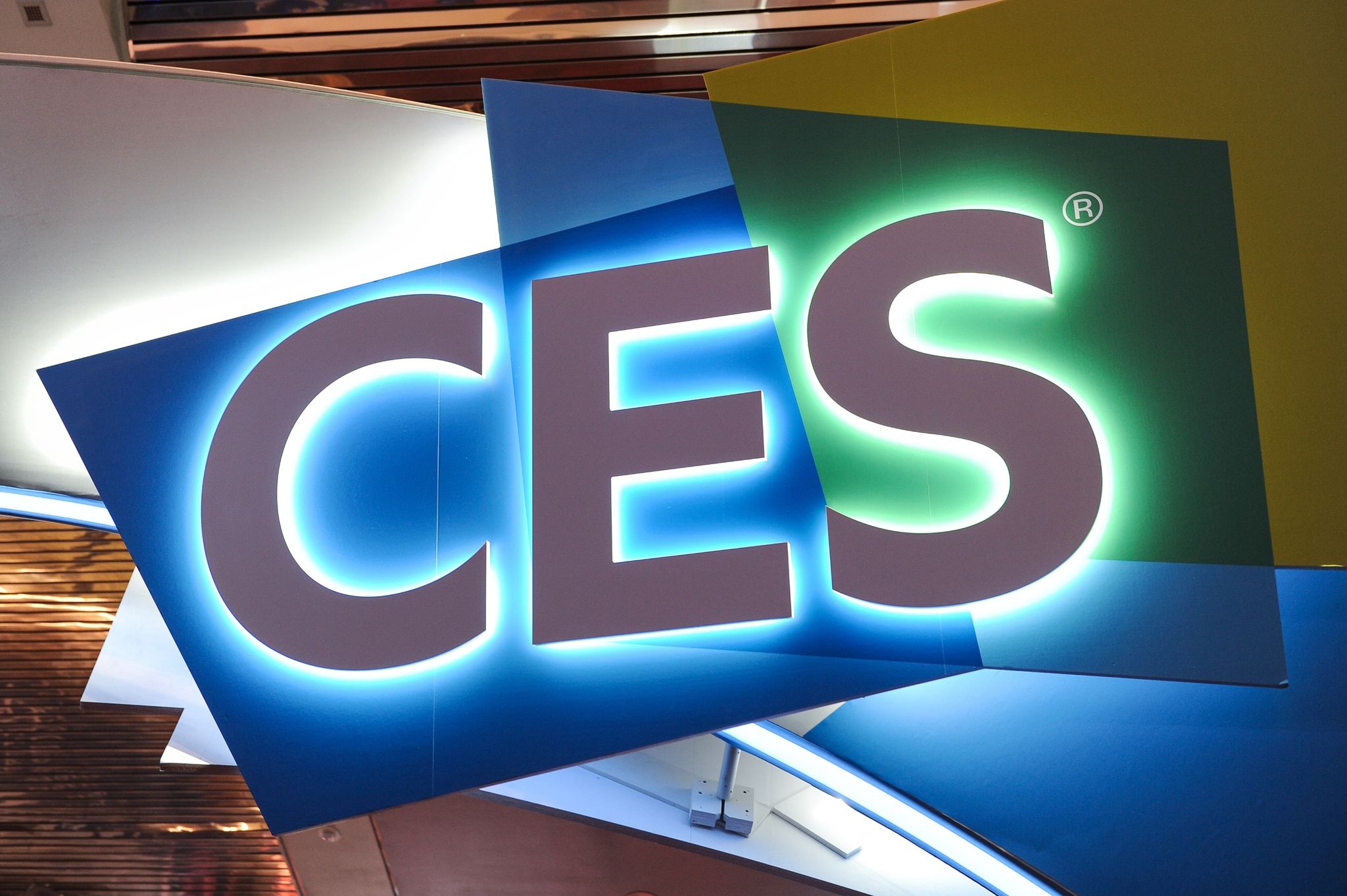 Online-CES startet mit Roll-Smartphone und Haushaltsroboter