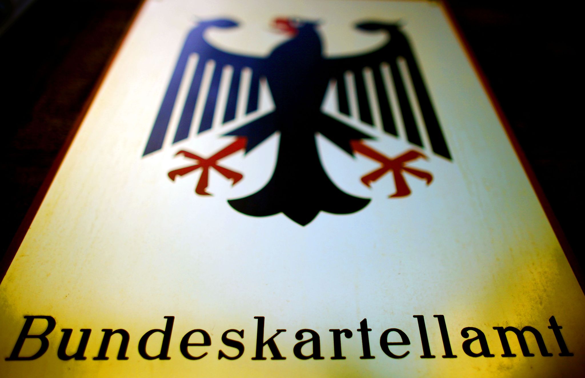 Kartellamt verhängt Geldbußen gegen Kanaldeckel-Hersteller