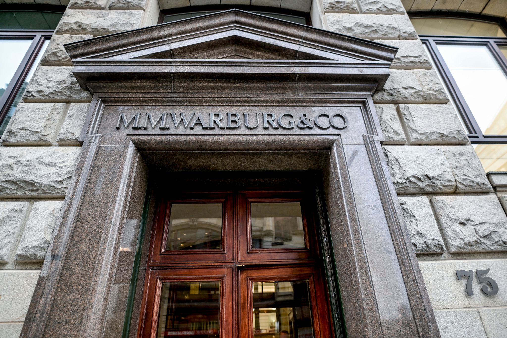 Warburg-Bank begleicht Cum-Ex-Steuerforderungen