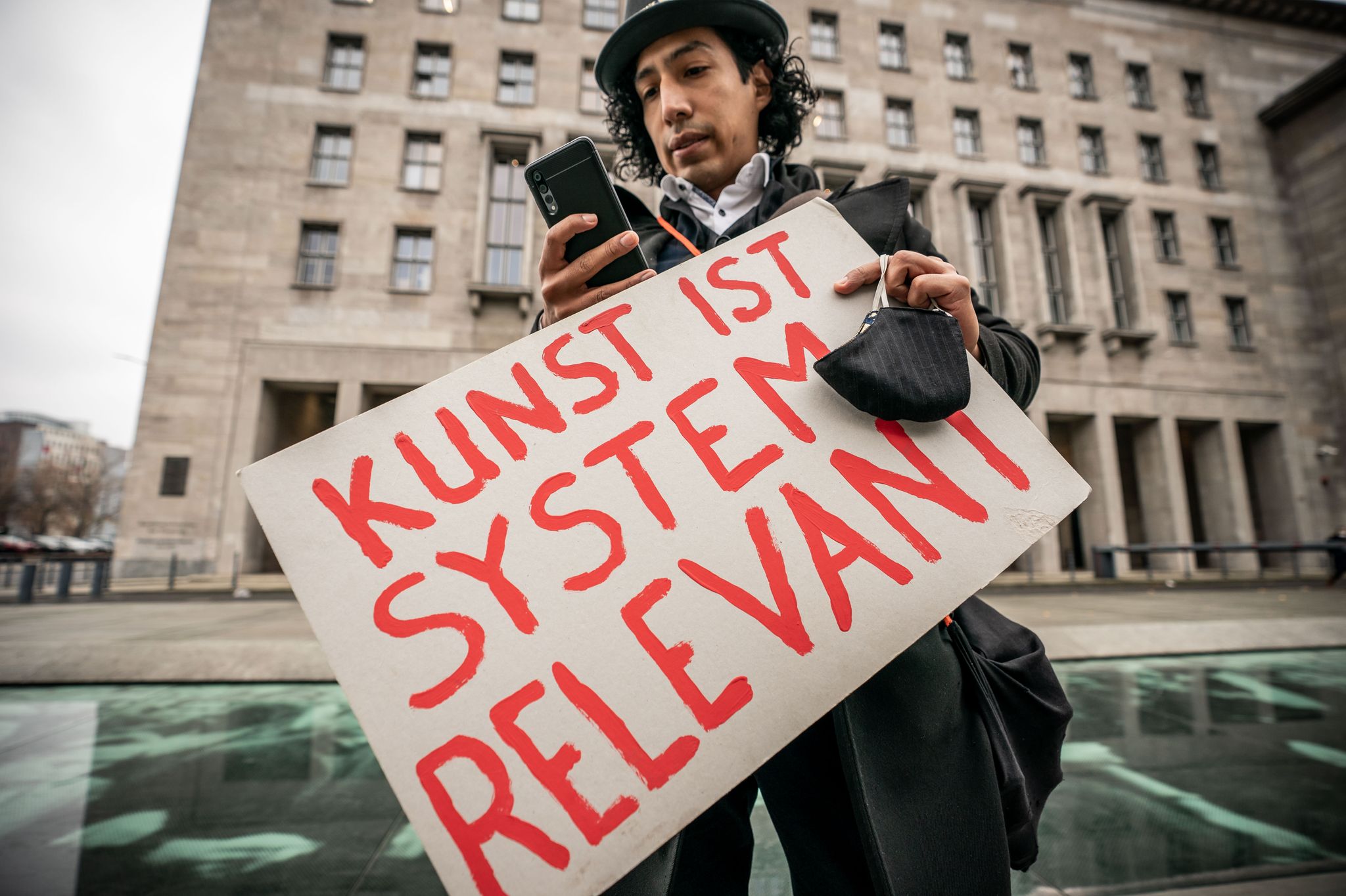 Bundesregierung erhöht Corona-Hilfen für Soloselbstständige
