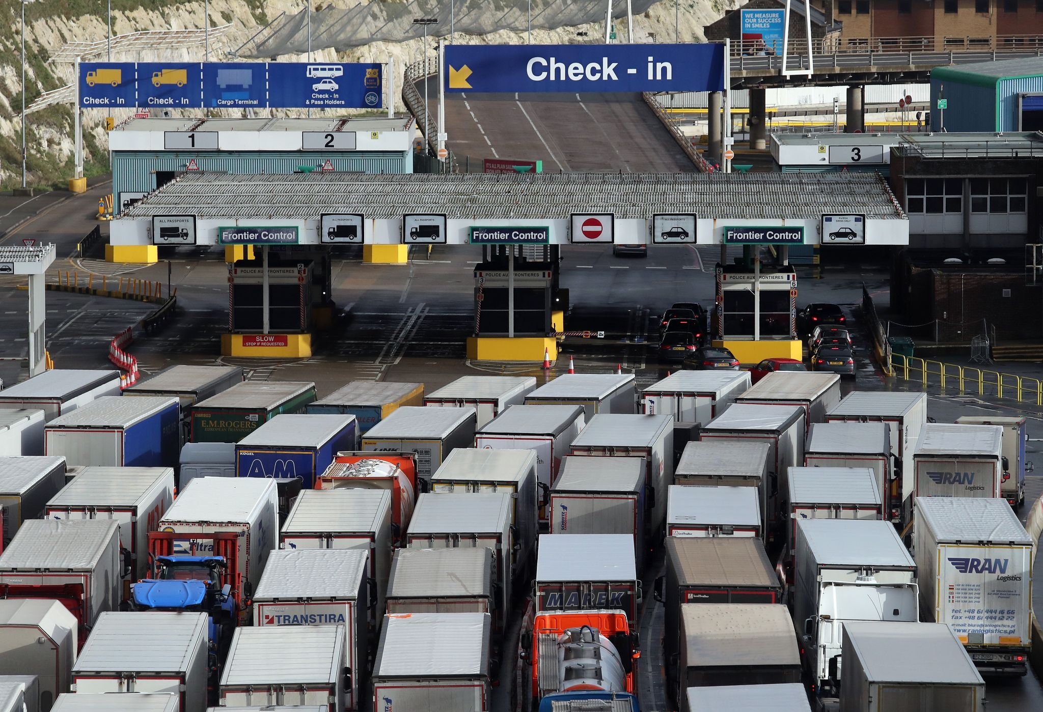 Fast Hälfte der Lkw verlässt Großbritannien ohne Ware