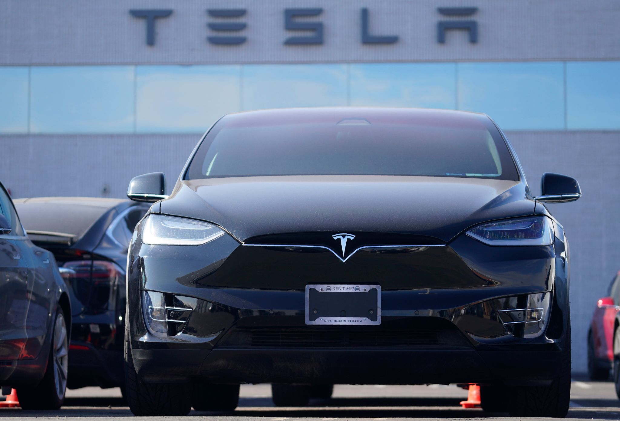 Tesla schafft ersten Jahresgewinn