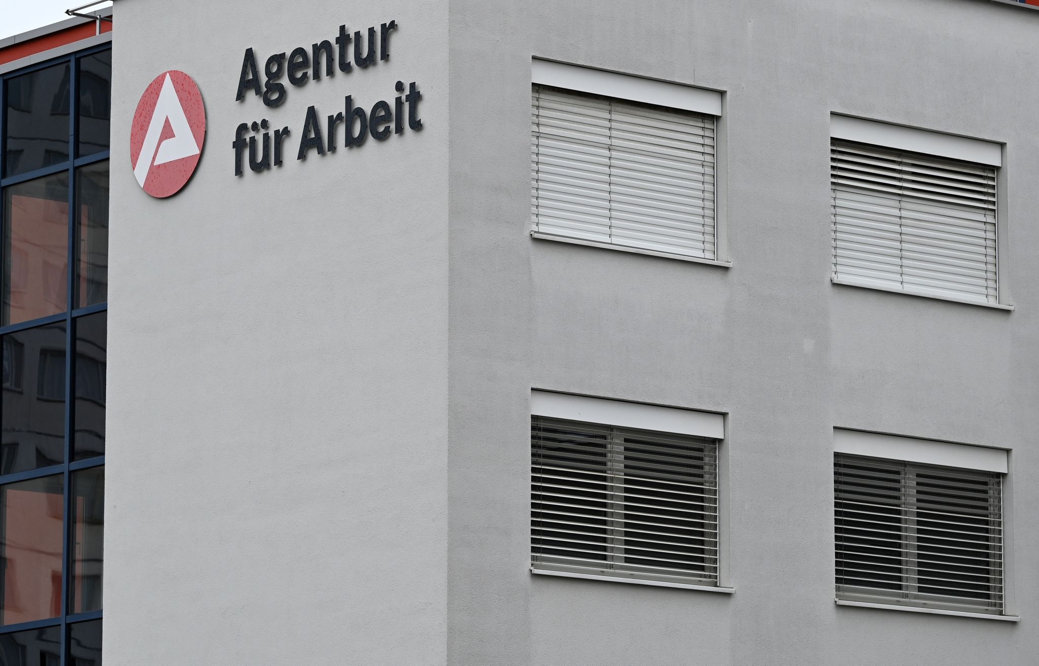 Deutscher Arbeitsmarkt zeigt erste Corona-Effekte