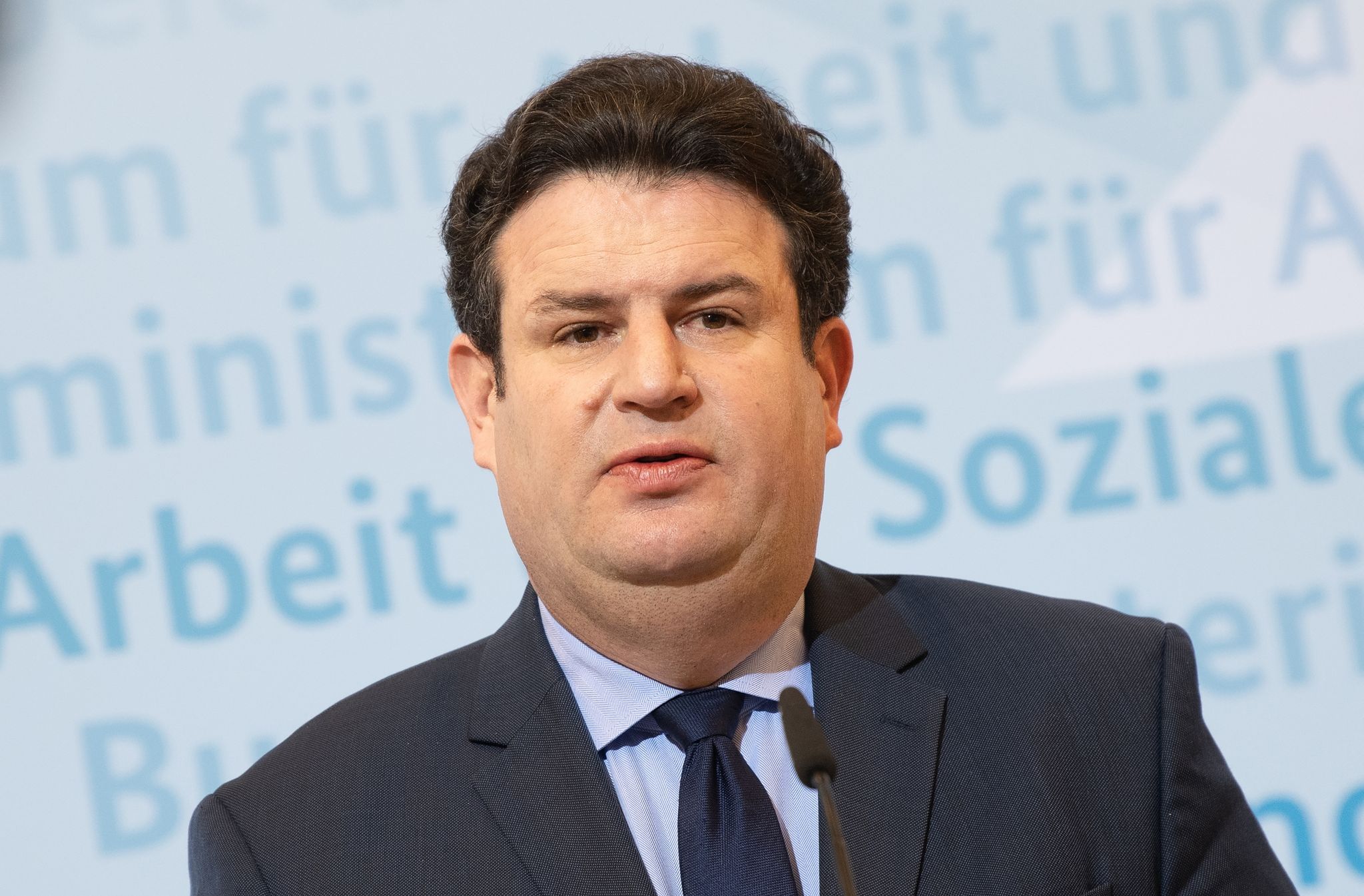 Arbeitsminister will neuen Schutzschirm für Azubis