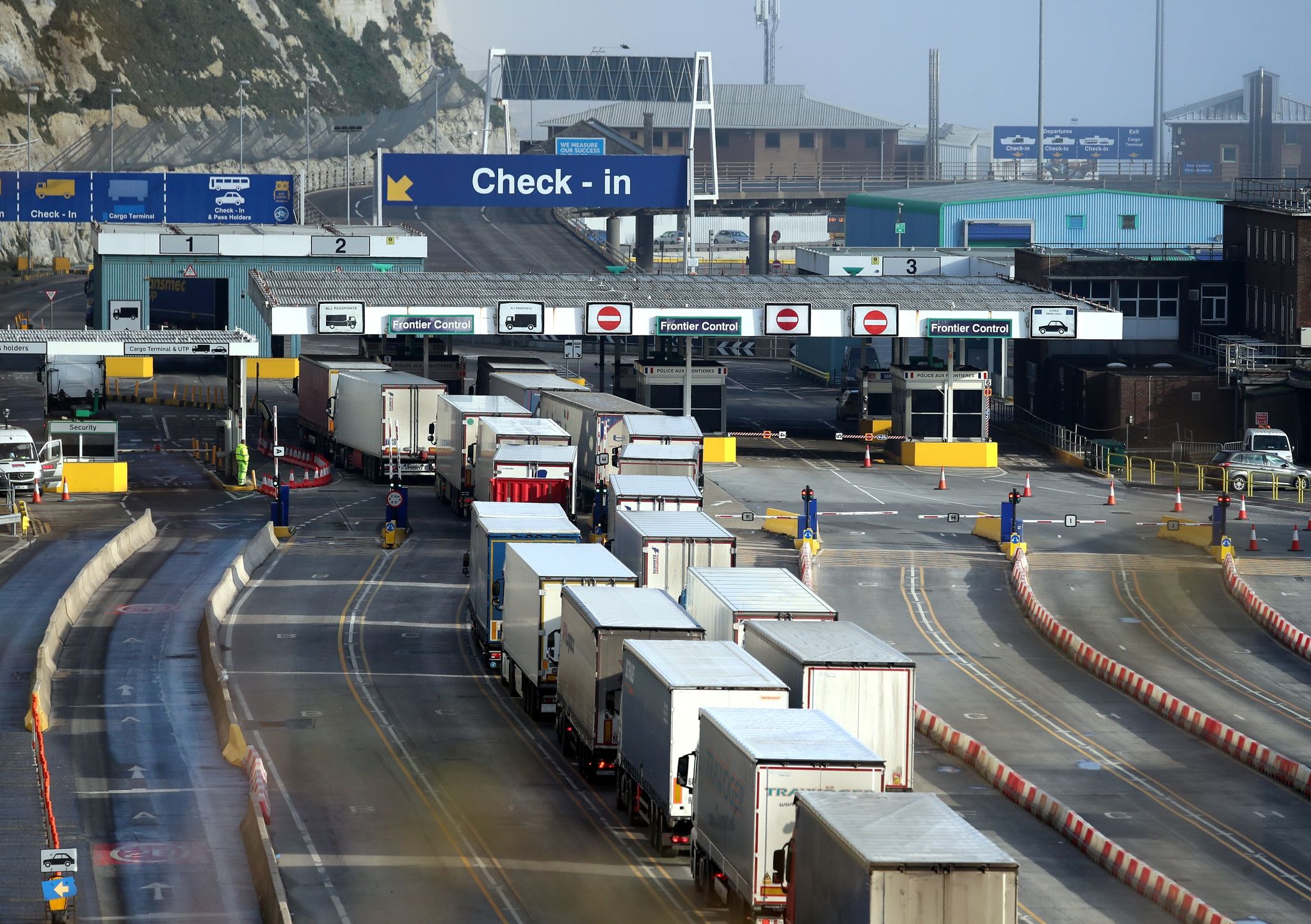 Brexit macht Handel zu schaffen: Wartezeiten für Lkw-Fahrer
