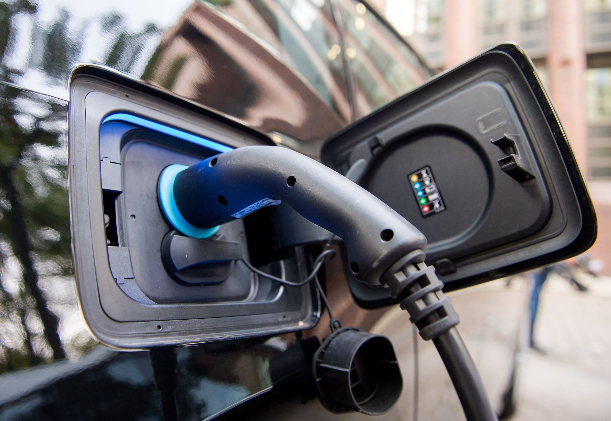 Regierung macht Tempo bei Schnellladenetz für E-Autos