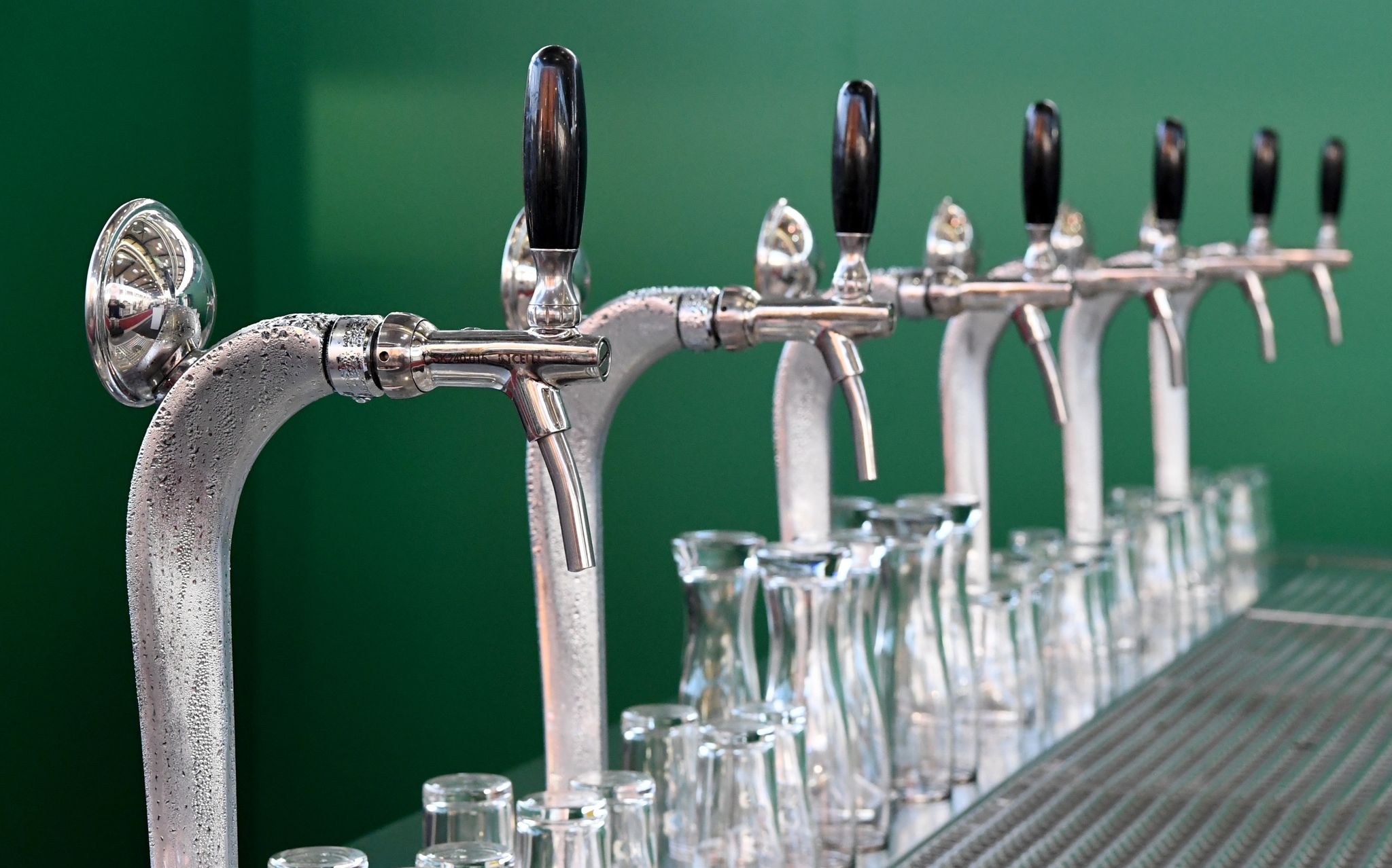 Die bittere Stunde der Brauer: Bier in den Gully schütten