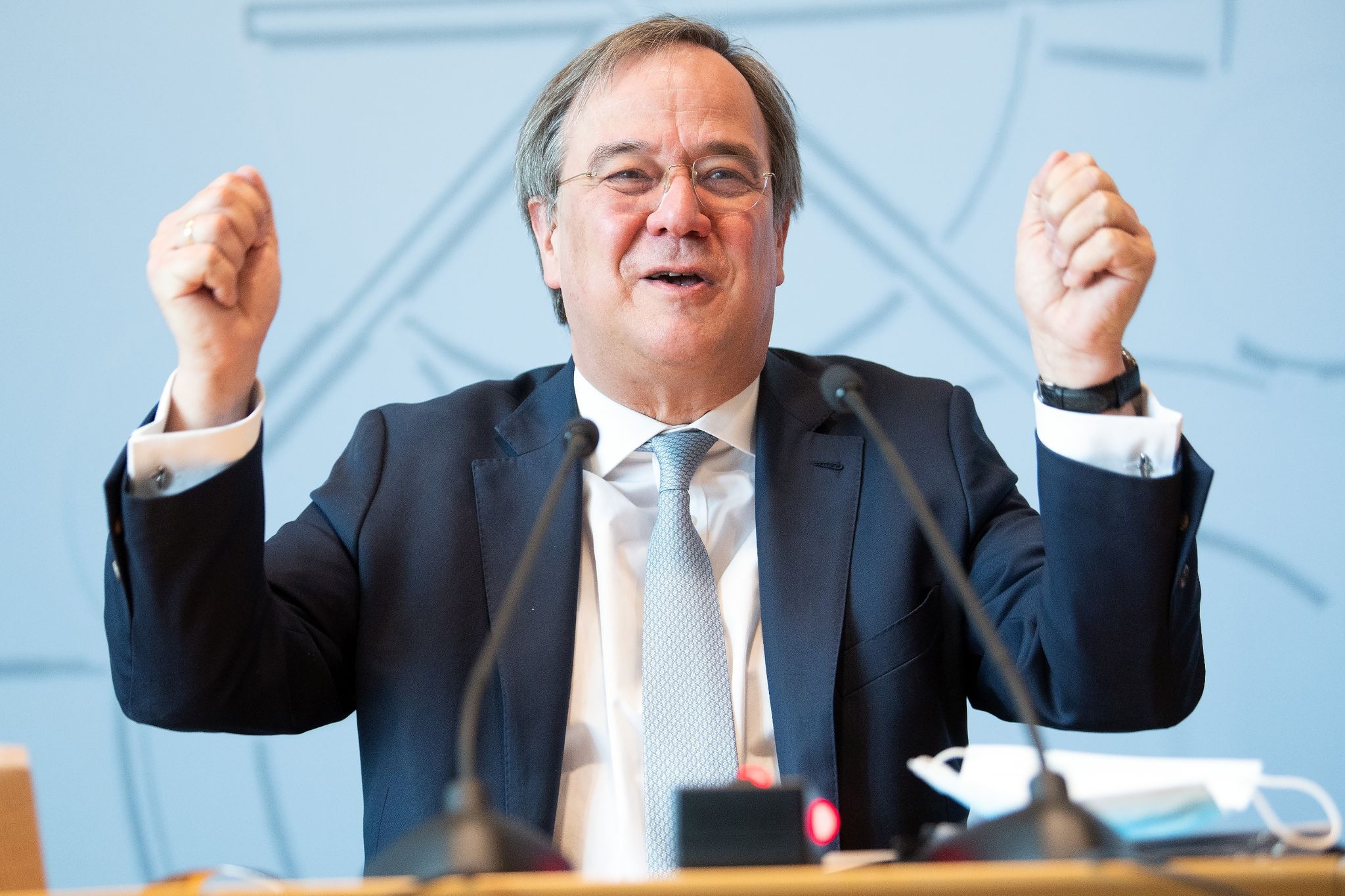 Laschet attackiert SPD – «Wirtschaftsweiser» muss abtreten