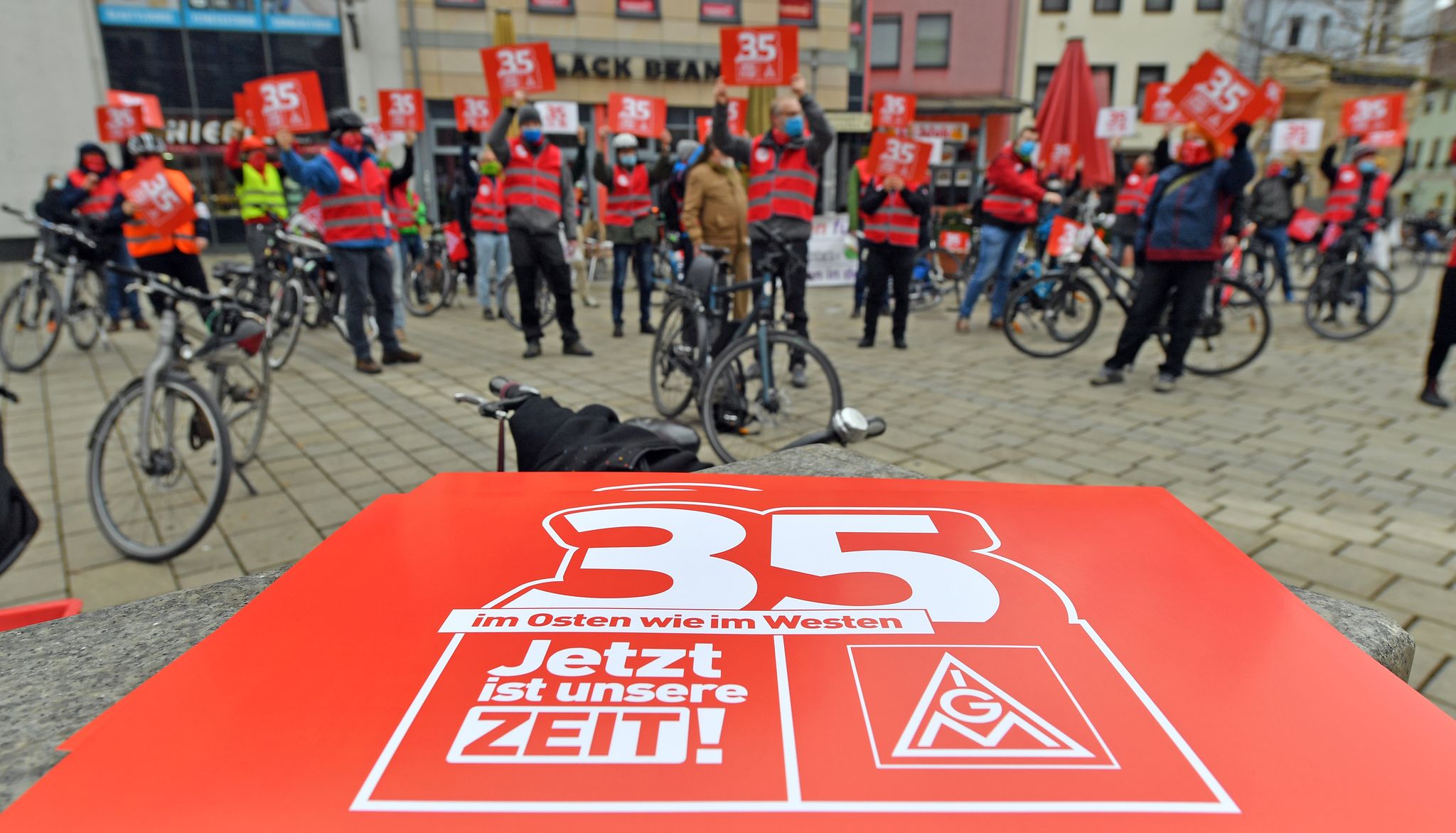 Proteste in Corona-Zeiten: IG Metall startet Warnstreiks