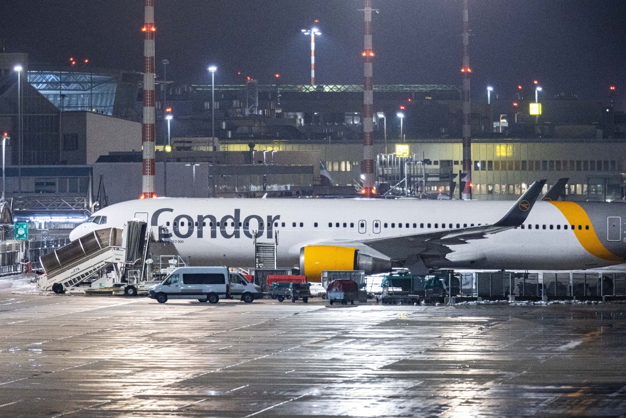 Ferienflieger Condor braucht frisches Geld