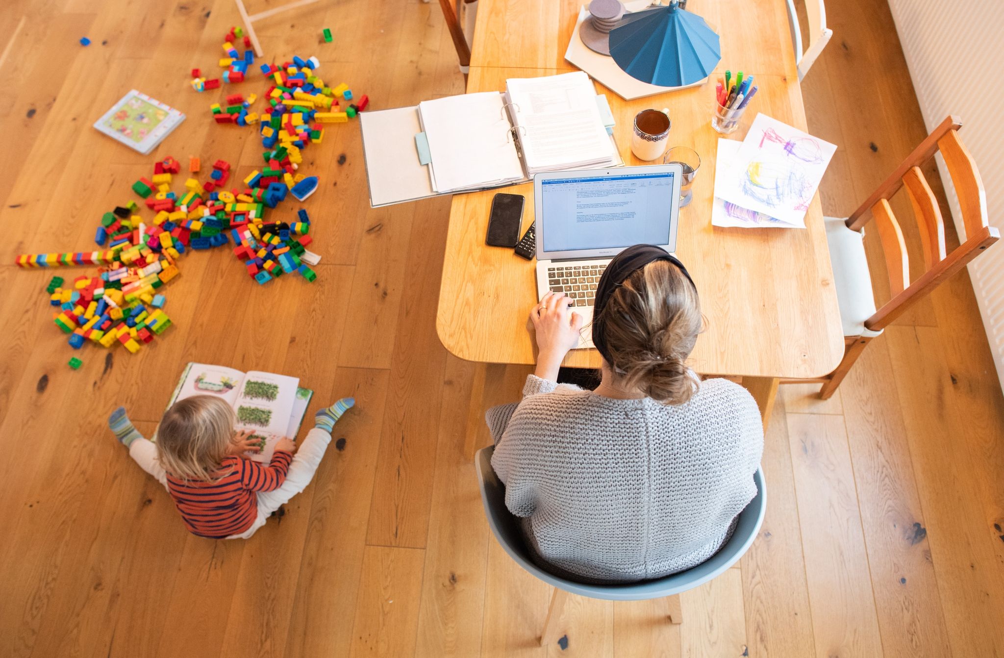Zwischen Job und Familie: Viele sind im Homeoffice gestresst