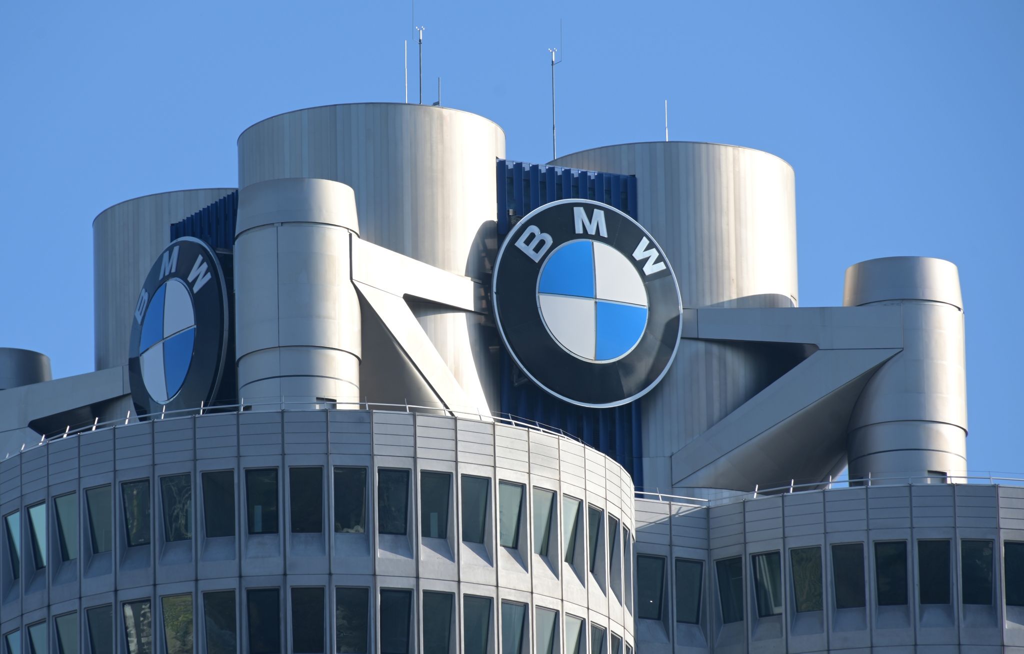 BMW will 2030 zur Hälfte E-Autos verkaufen