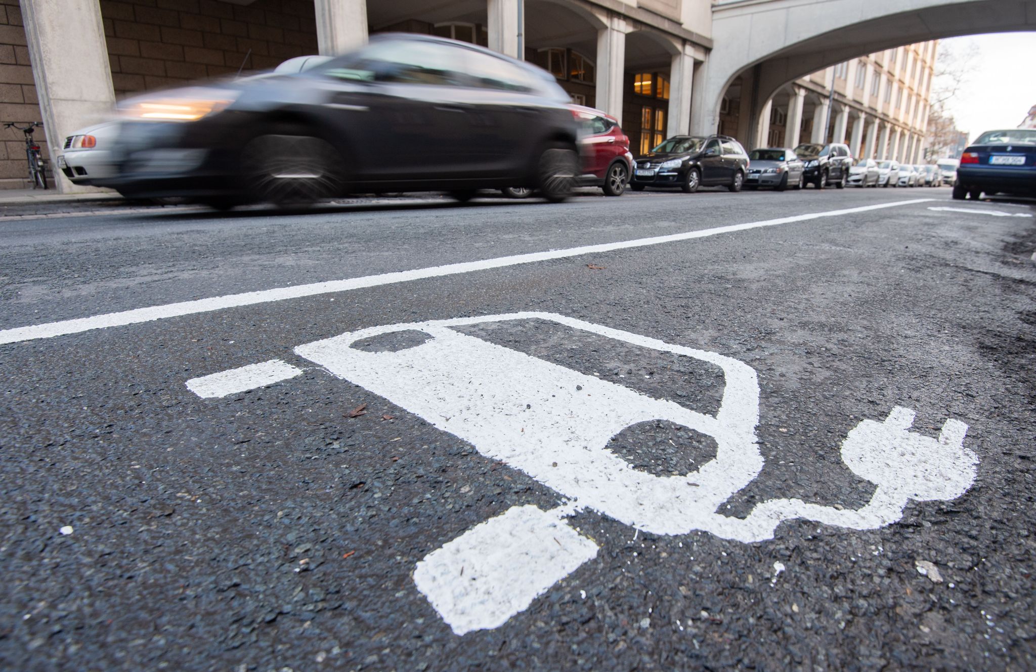 Weiter starke Nachfrage nach Kaufprämie für Elektroautos
