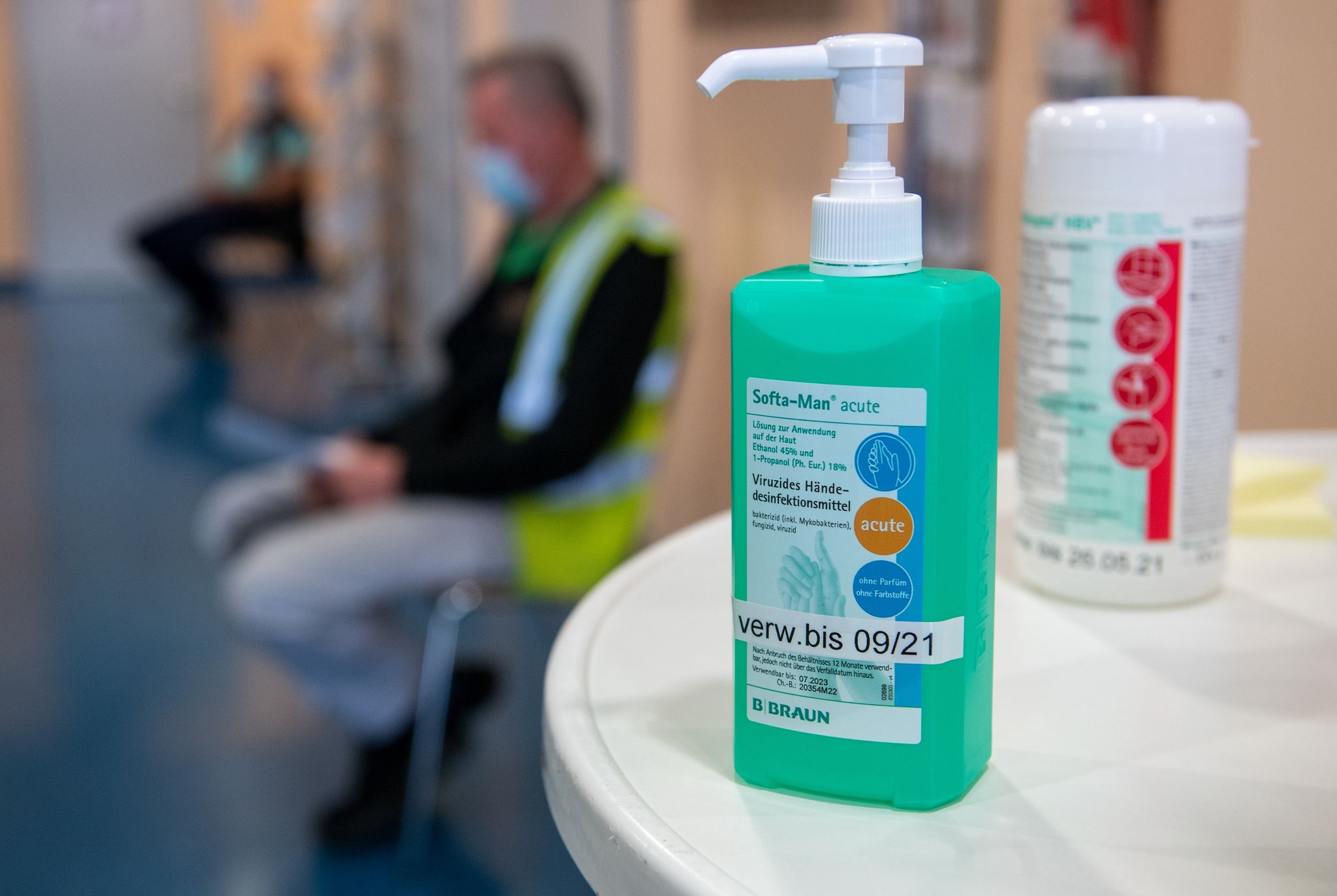 Wirtschaft sieht sich bei Corona-Tests auf Kurs