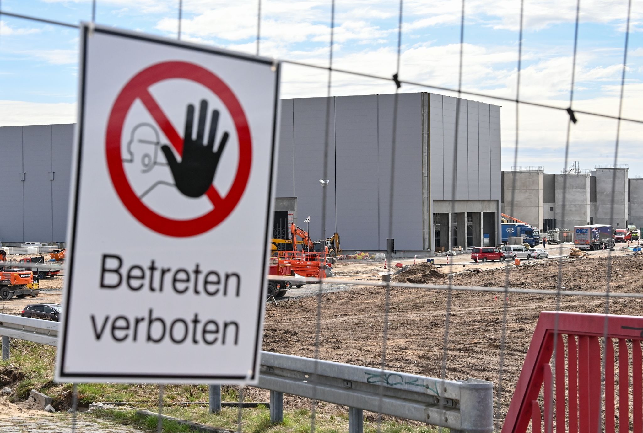 Debatte nach Teslas Kritik an Genehmigungspraxis