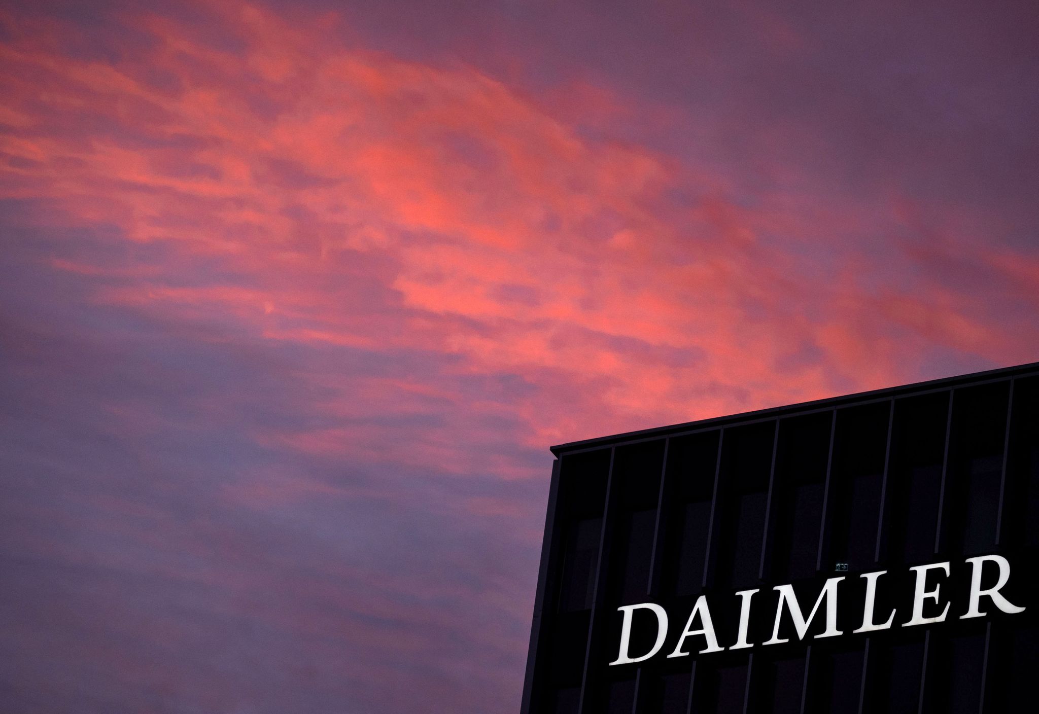 Daimler startet mit hohem operativen Gewinn