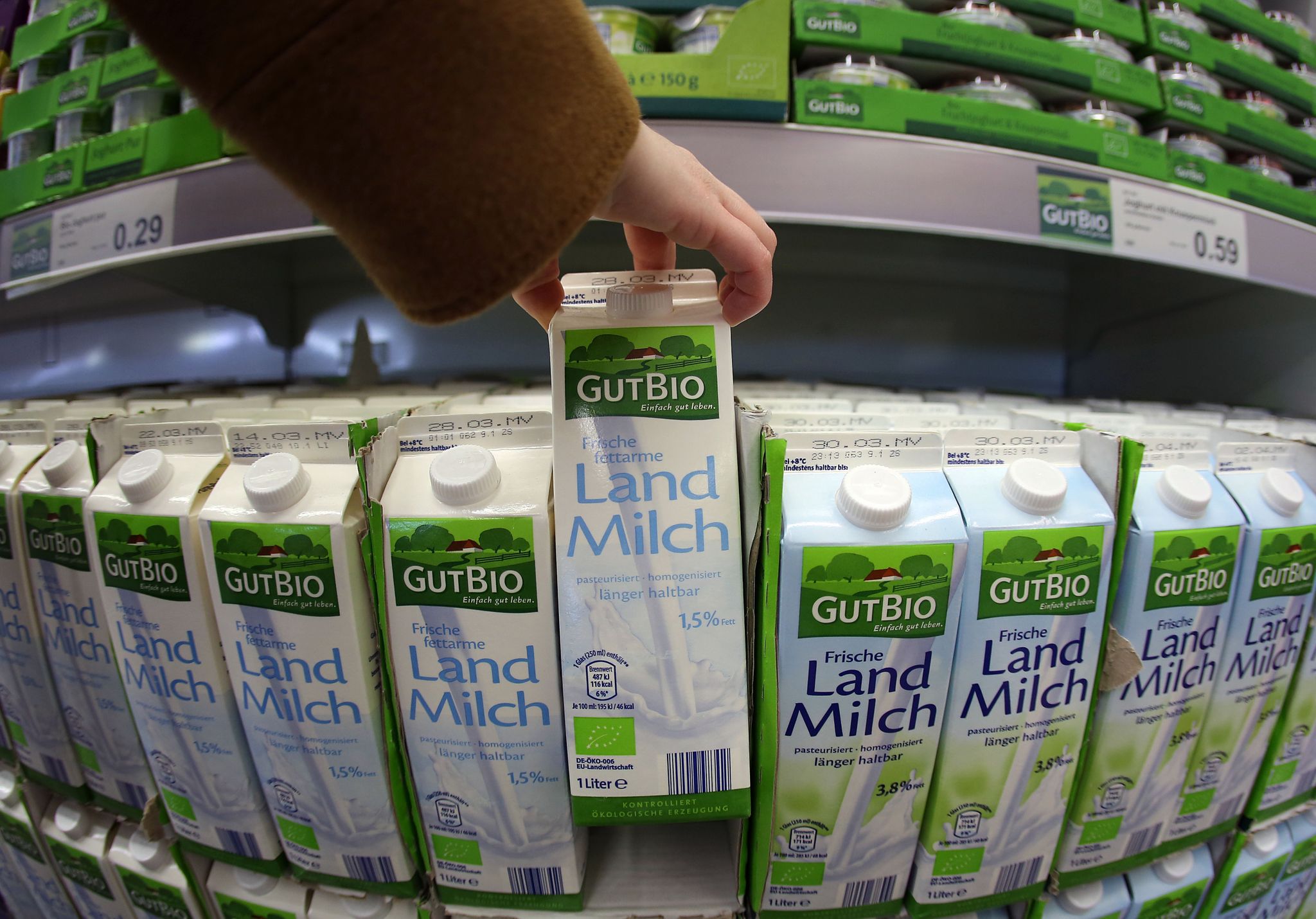 Verbraucher greifen häufiger zu Bio- und Weidemilch