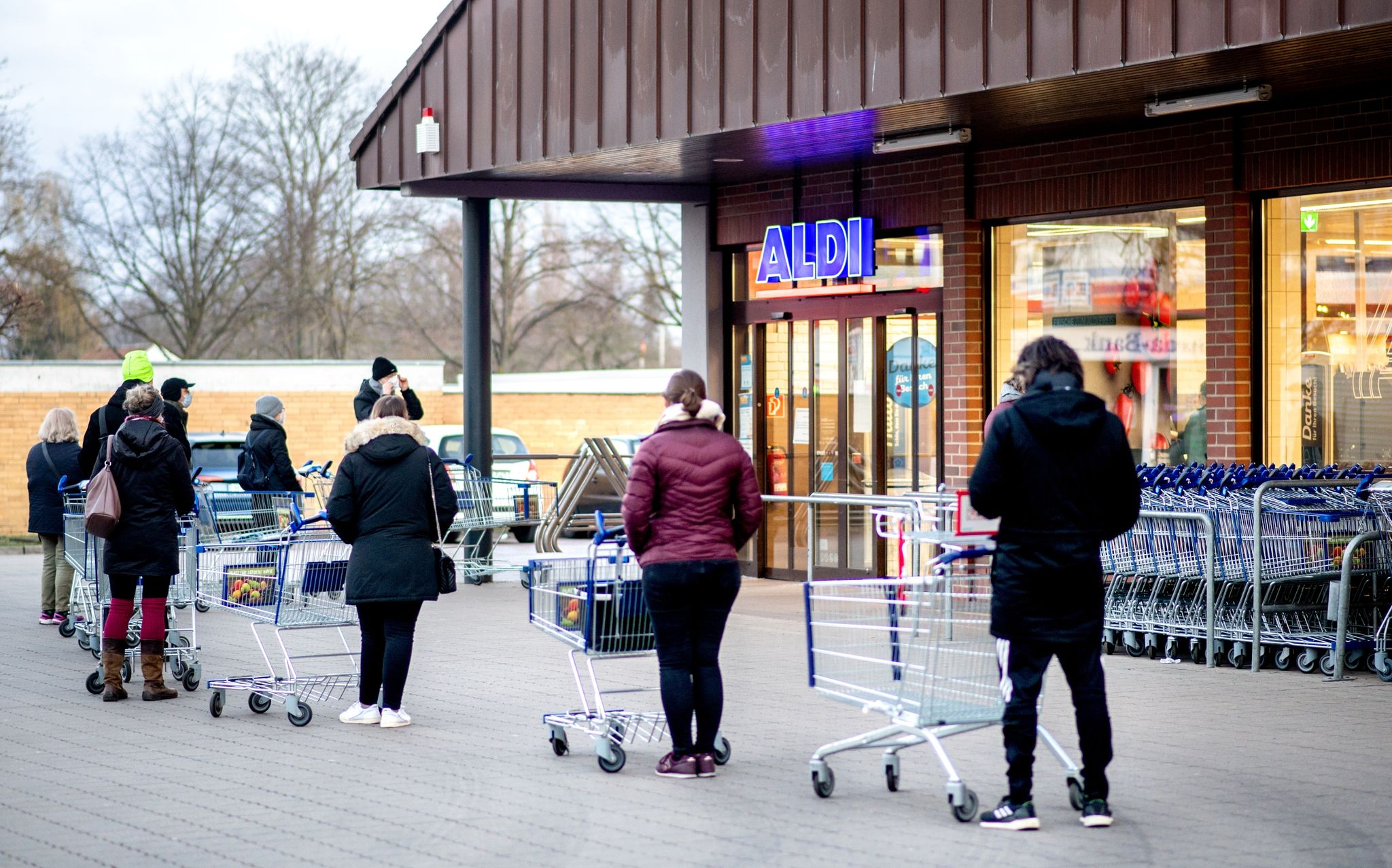 Handel fürchtet Warteschlangen vor Lebensmittelläden