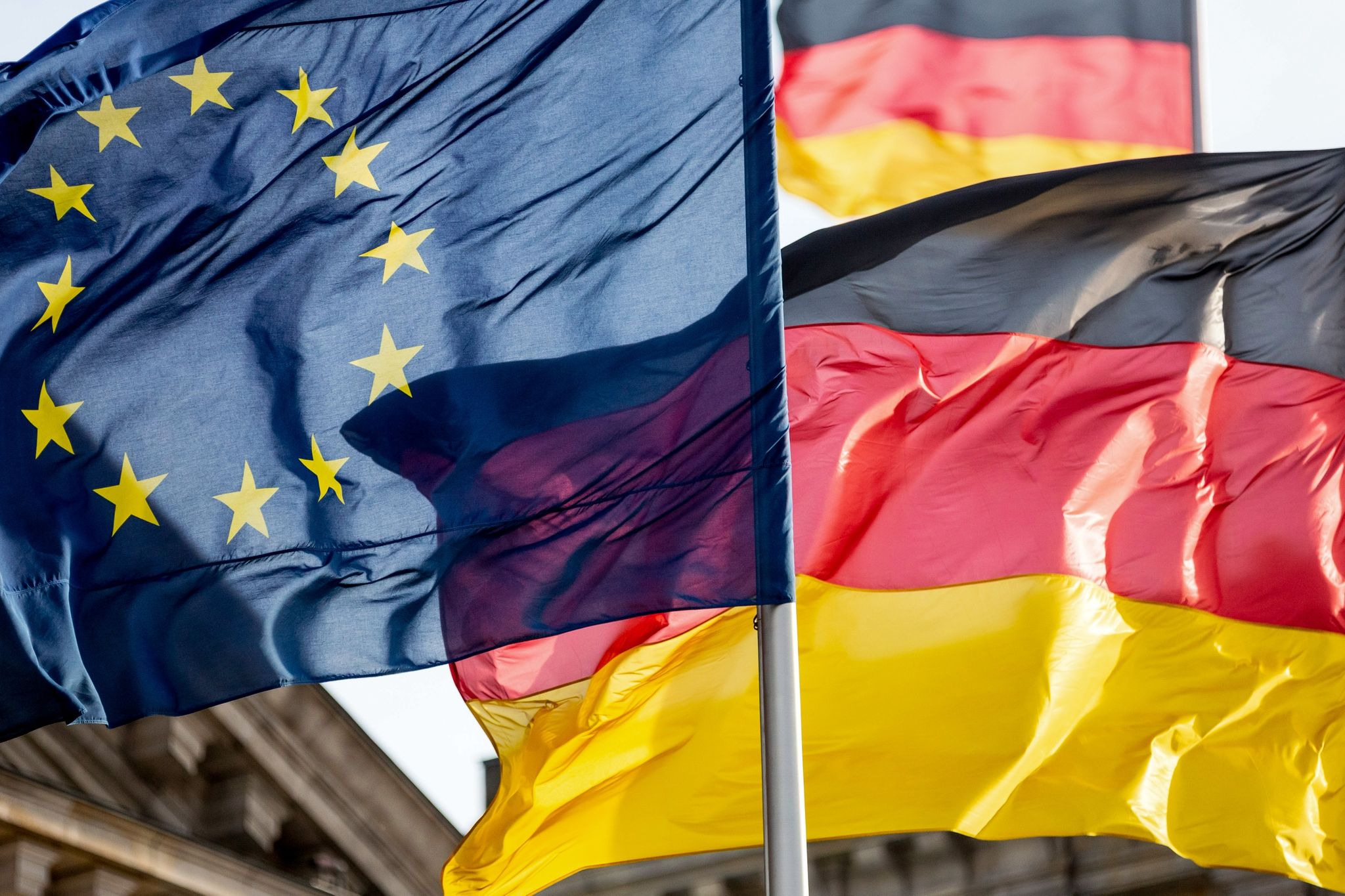 Geld für Klima und Digitales: Kabinett billigt Aufbauplan
