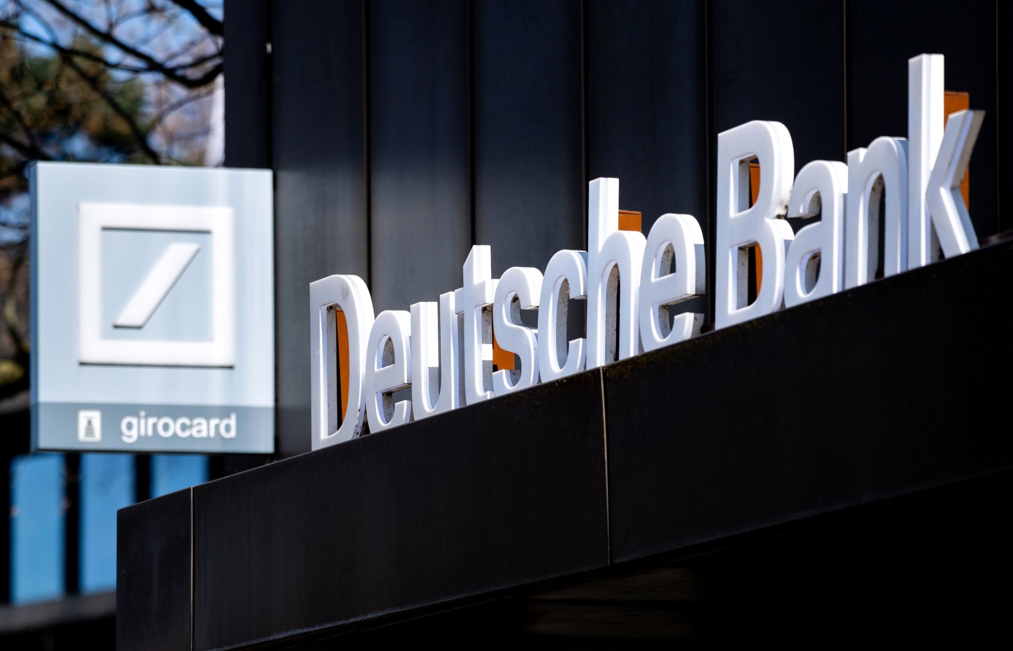 Deutsche Bank auf Kurs zu Jahresgewinn