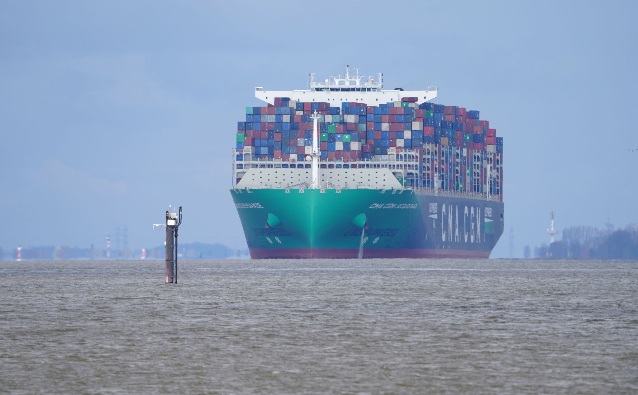 Seeschiffe können mit mehr Tiefgang die Elbe befahren