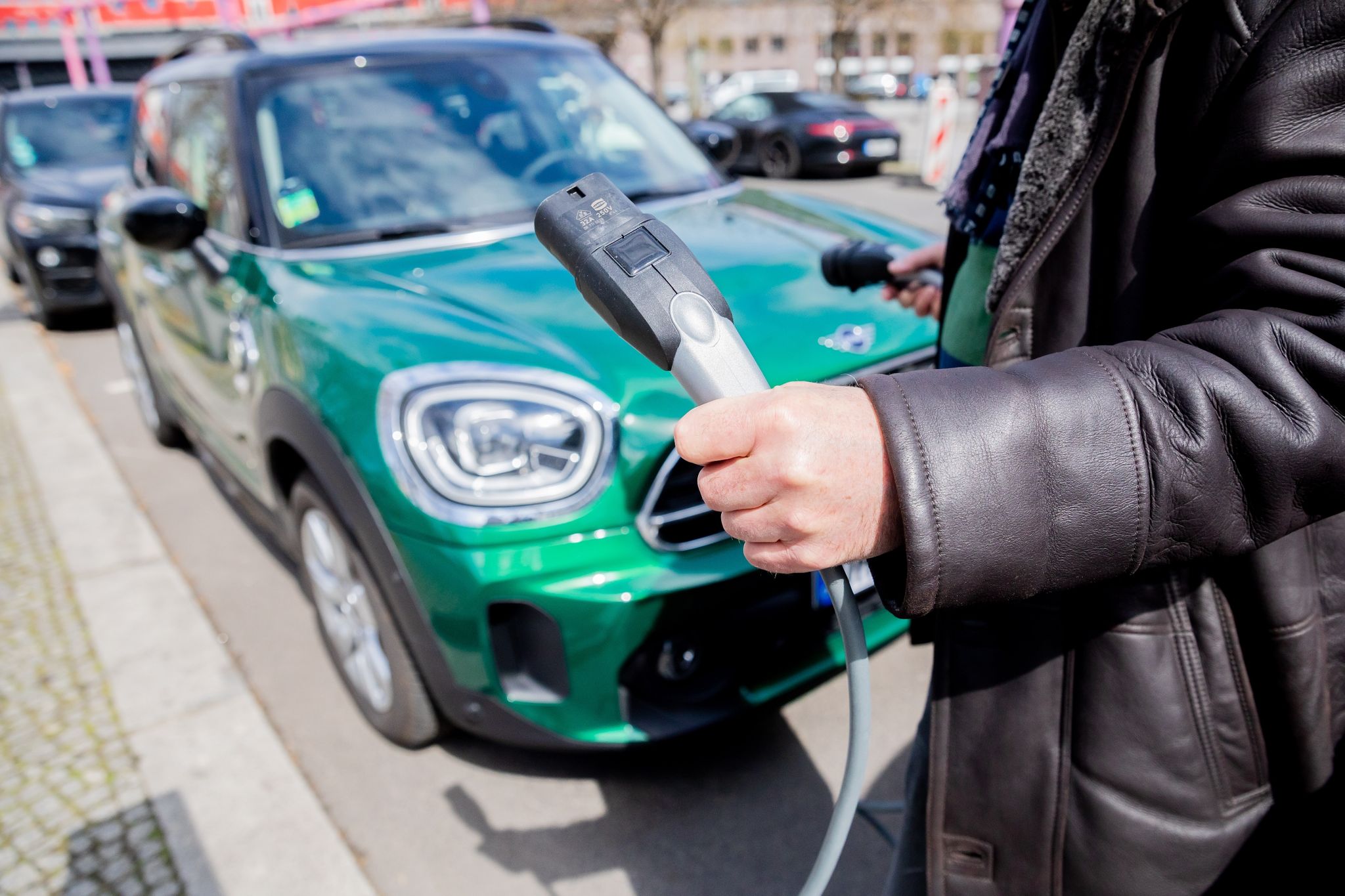 Branche: Ladesäulenausbau hält mit E-Auto-Boom nicht Schritt