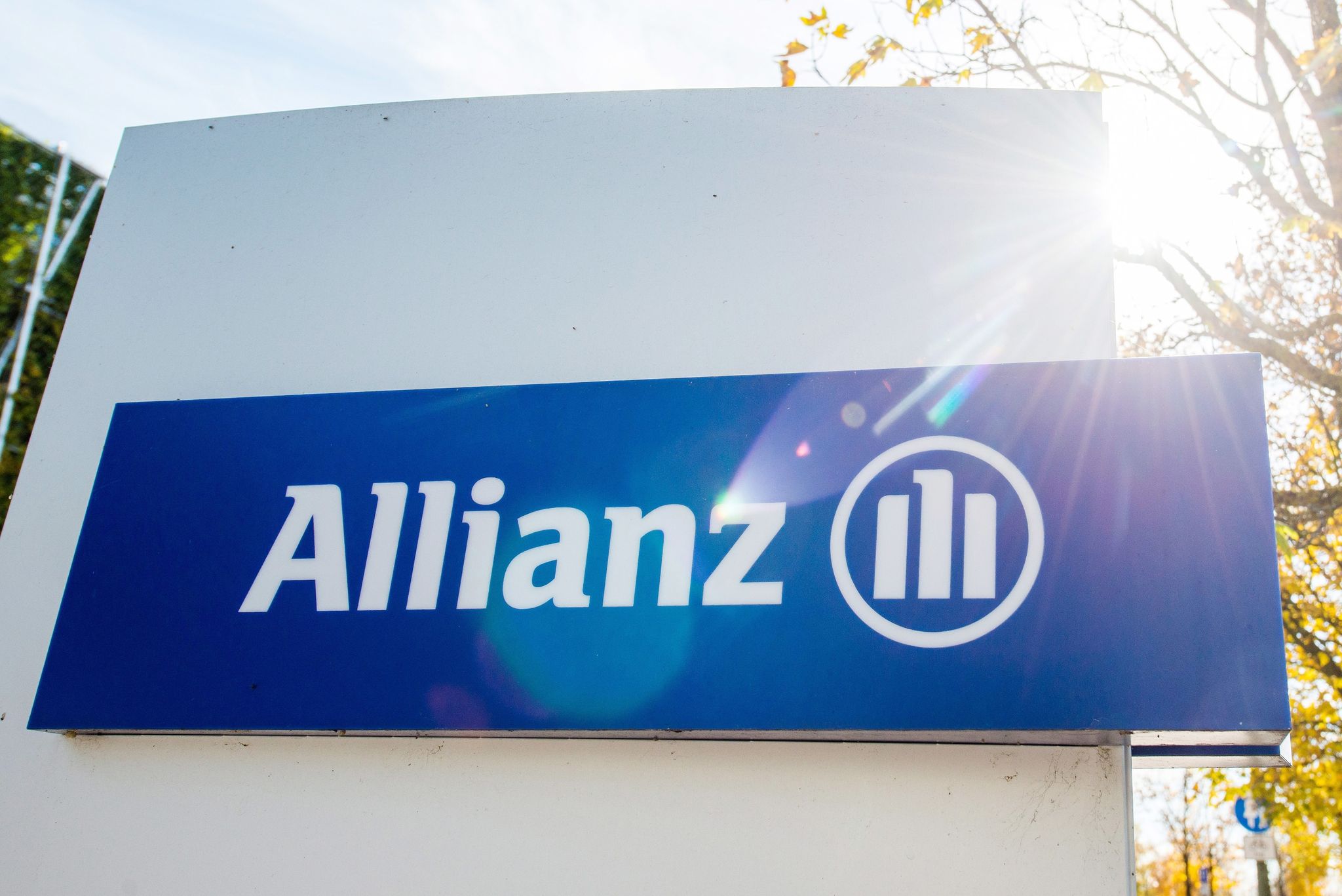Allianz-Onlineversicherer holpert – Konzern mit guten Zahlen