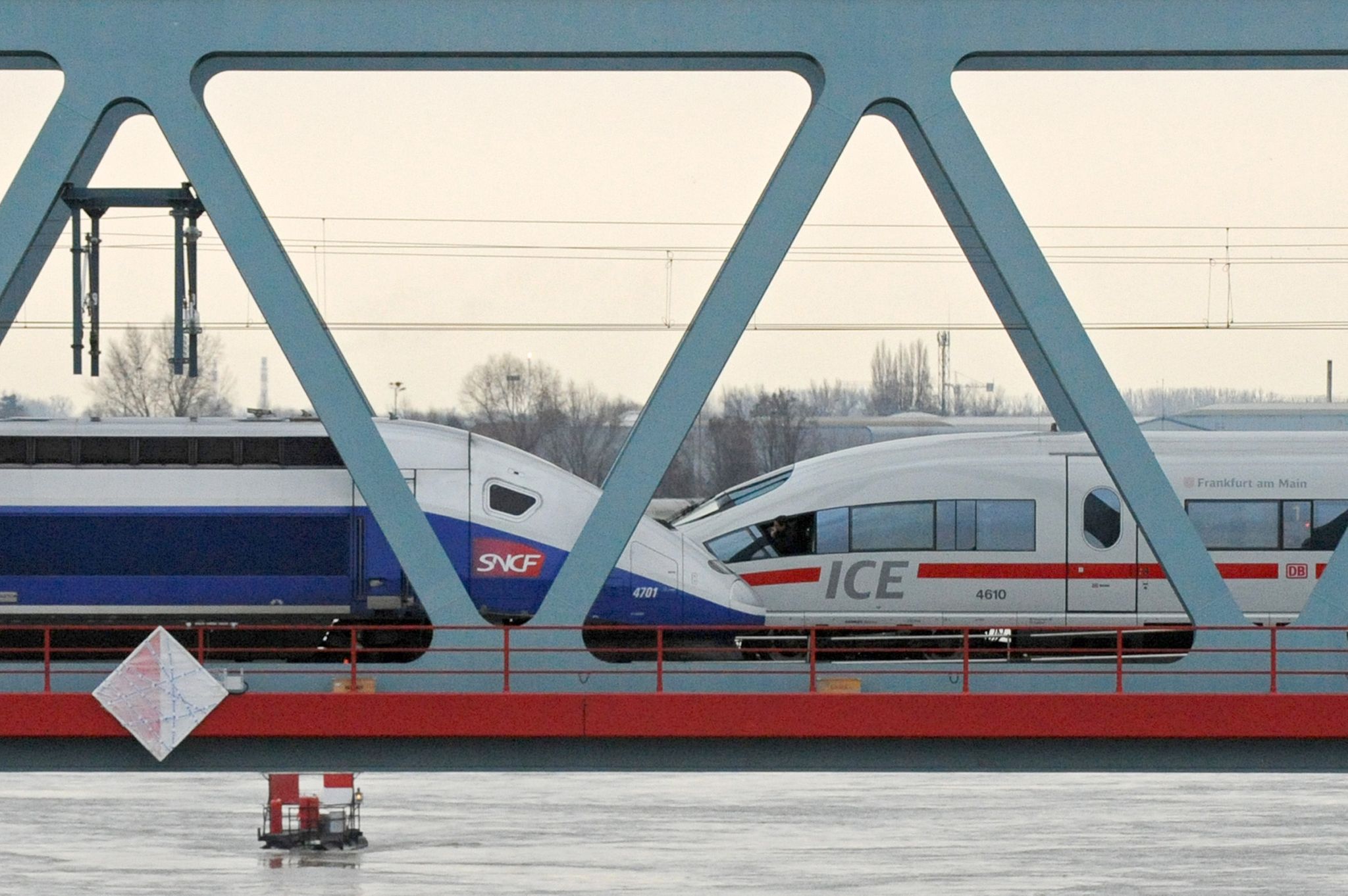 Scheuer dringt auf Ausbau direkter europäischer Bahnlinien
