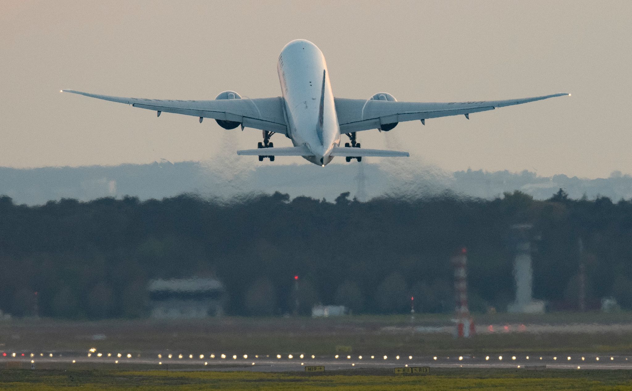 Passagierverkehr am Frankfurter Flughafen zieht an