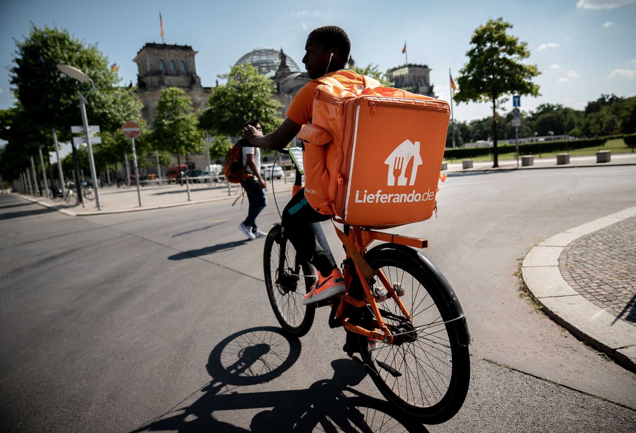 Lieferando bietet Kurieren unbefristete Verträge an