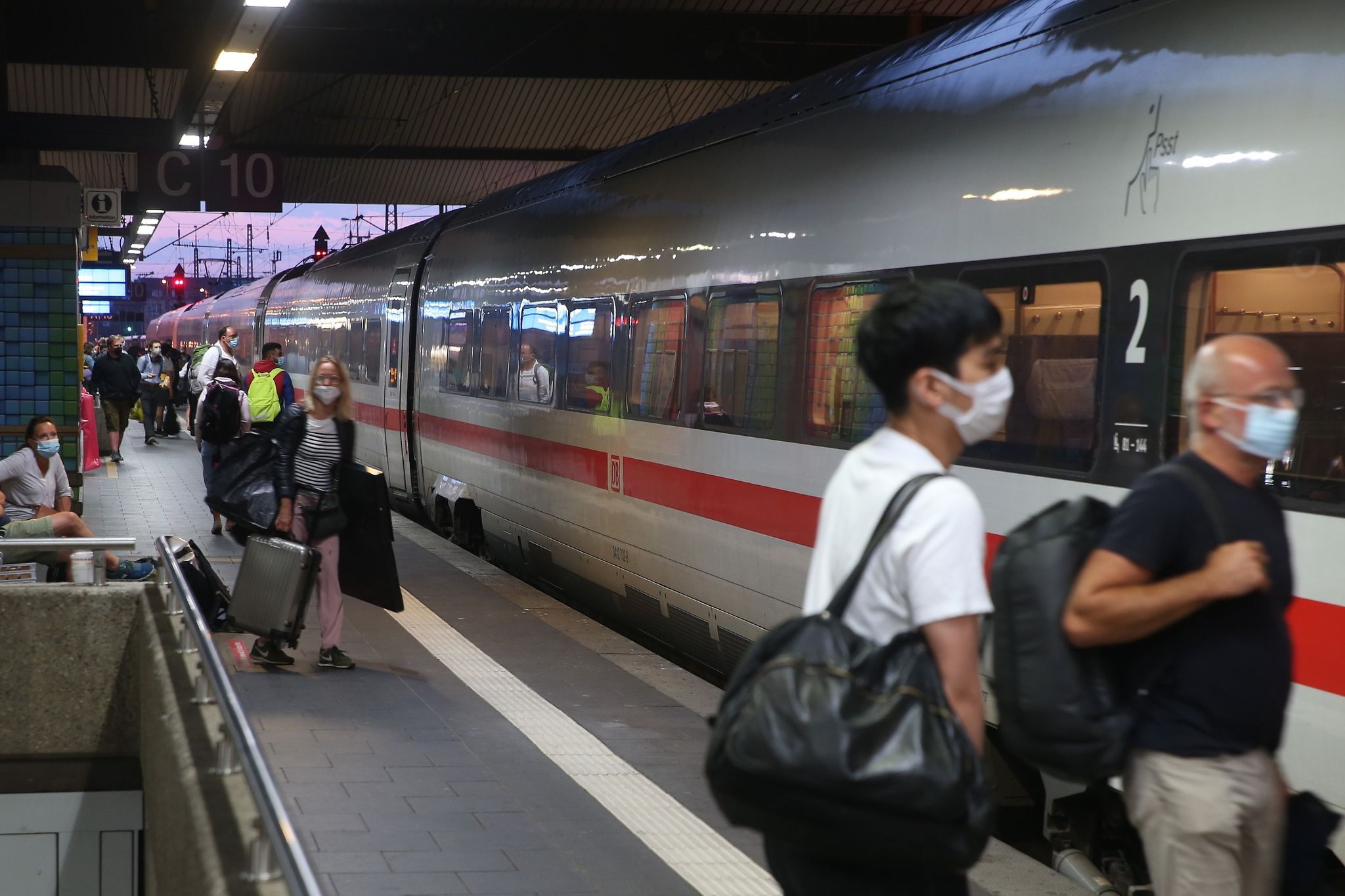 Scheuer will Schlichter für Tarifstreit bei der Bahn