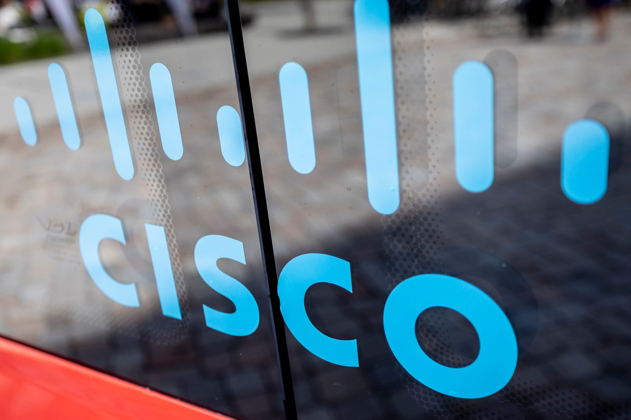 Cisco steigert Gewinn und Umsatz deutlich