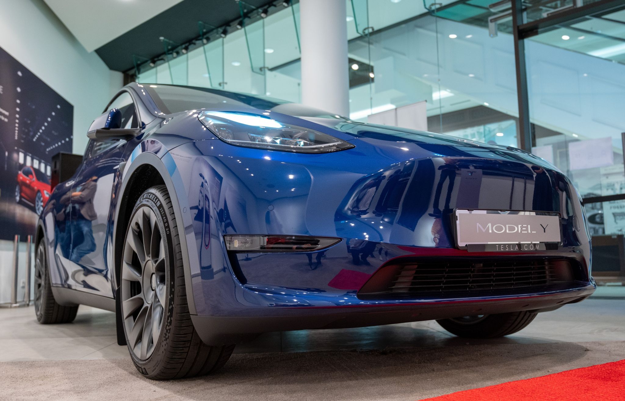 Tesla zeigt Model Y in Deutschland