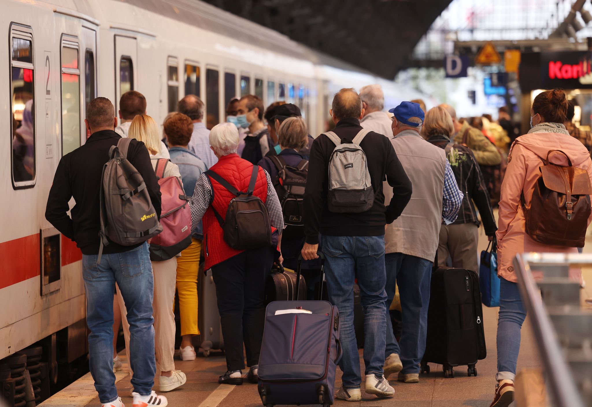 Trotz fahrender Züge: Keine Bewegung im Bahn-Tarifkonflikt