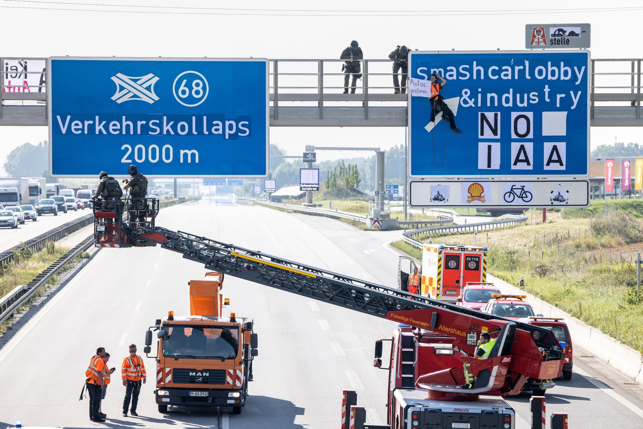 IAA-Gegner müssen nach Blockade von Autobahnen in Haft