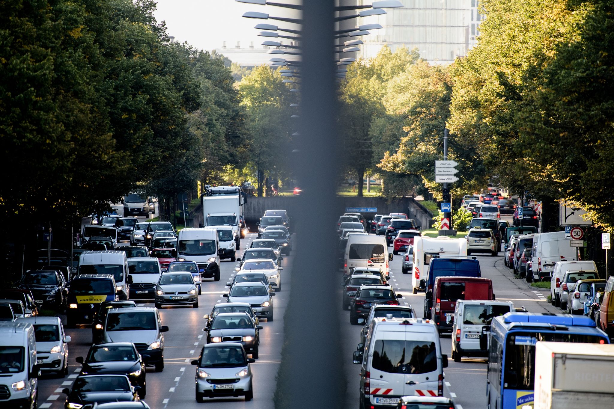 IAA-Forum: Verkehrsexperten plädieren für City-Maut